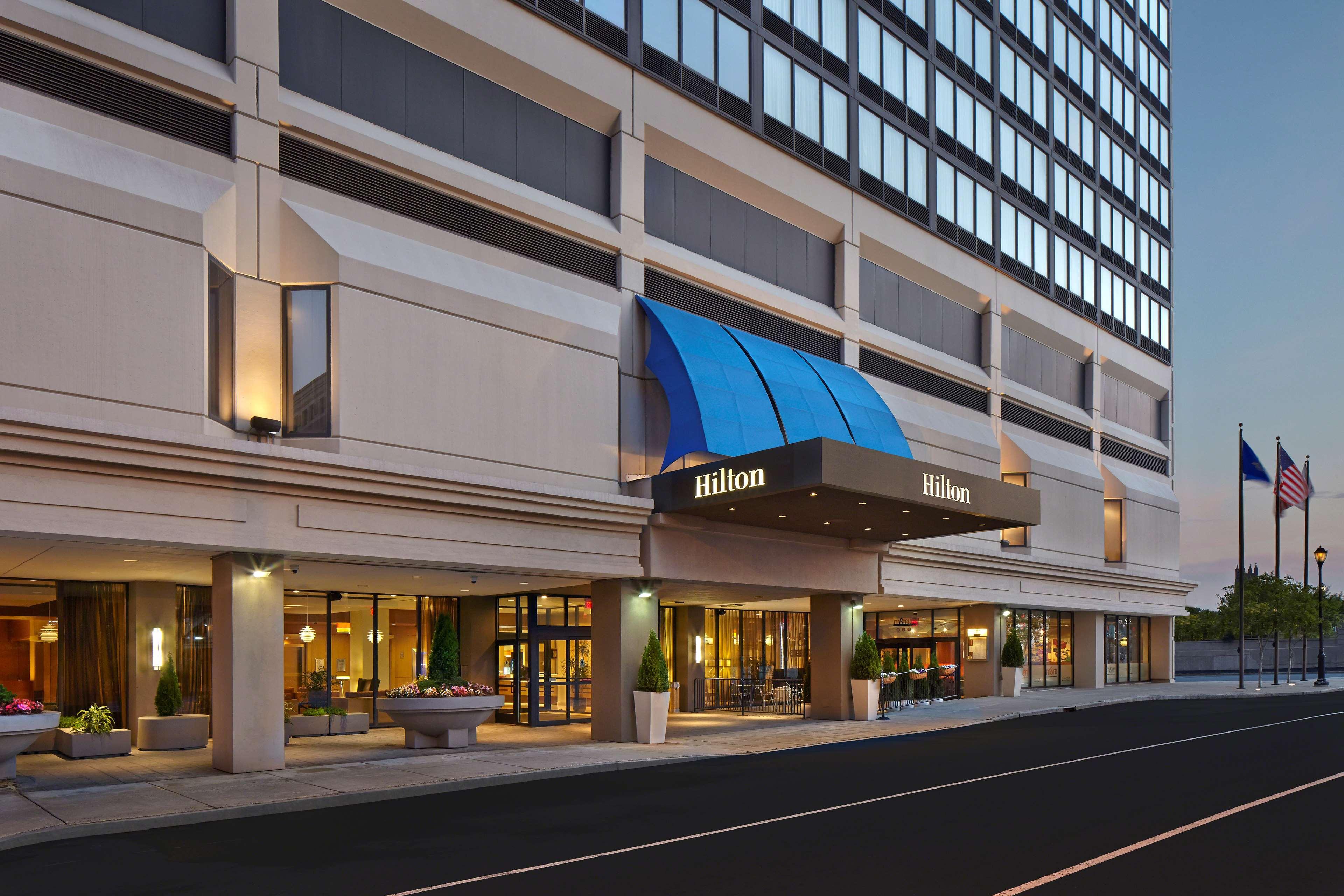 Отель Doubletree By Hilton Hartford Downtown Экстерьер фото