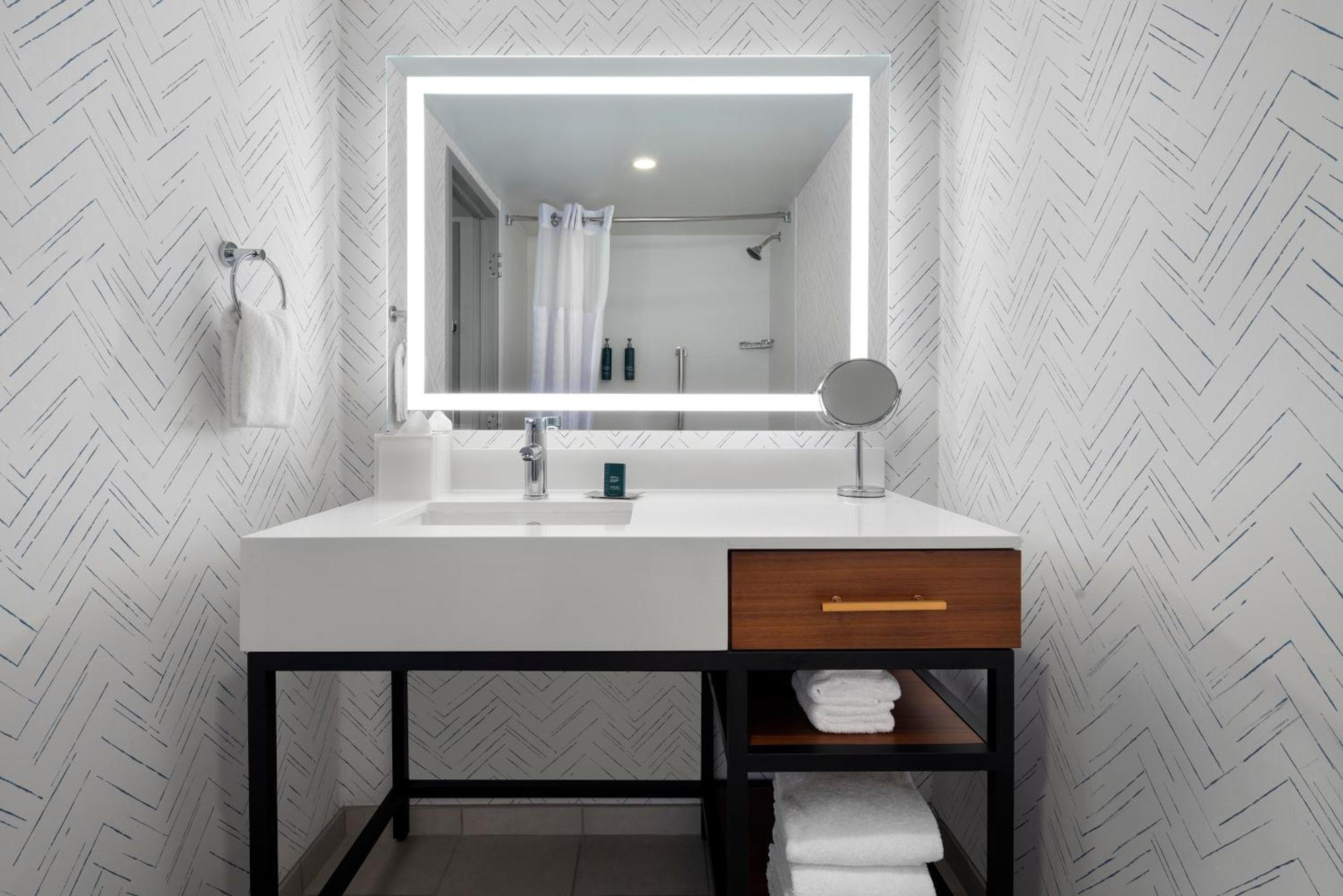 Отель Doubletree By Hilton Hartford Downtown Экстерьер фото