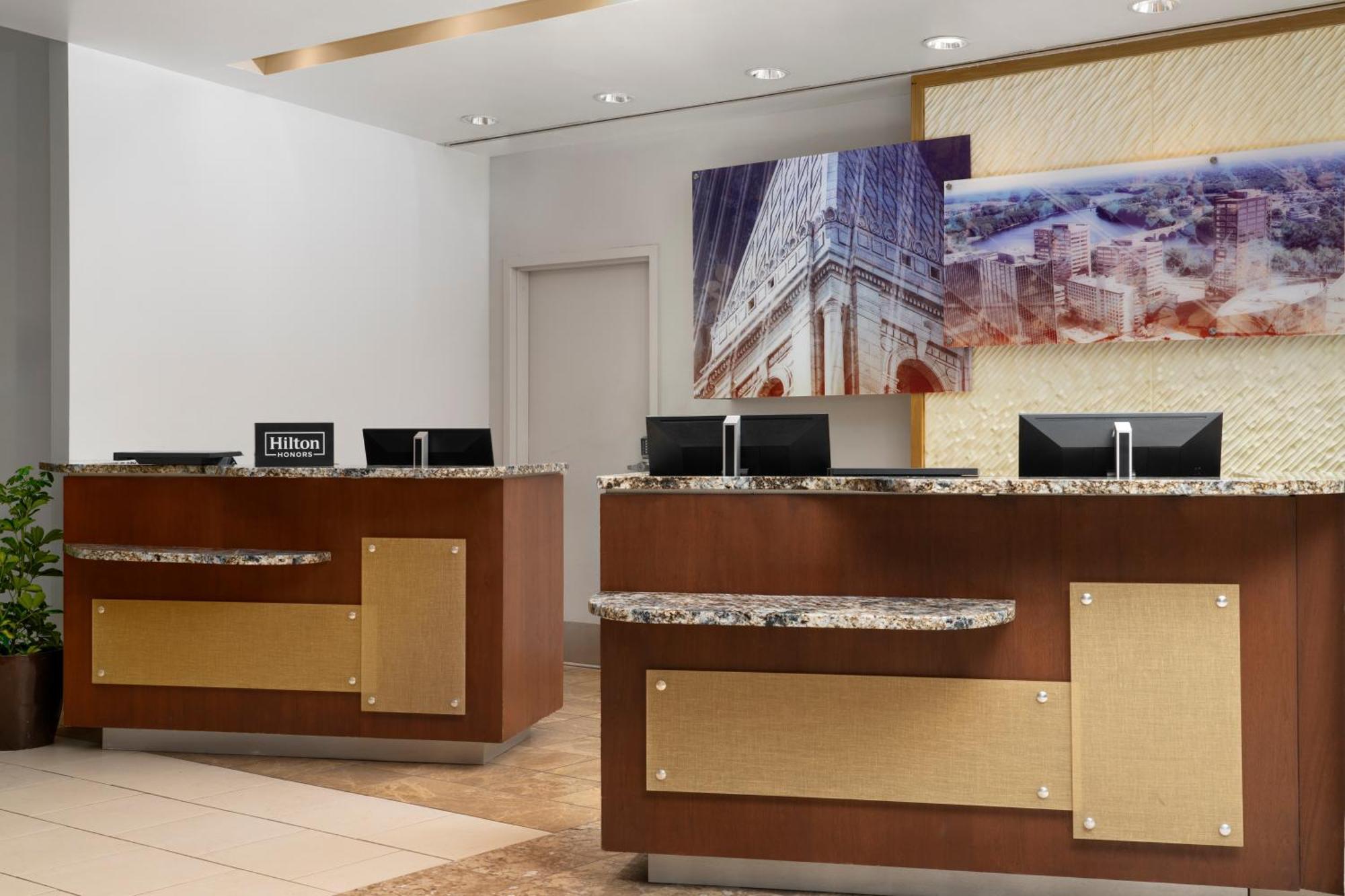 Отель Doubletree By Hilton Hartford Downtown Экстерьер фото