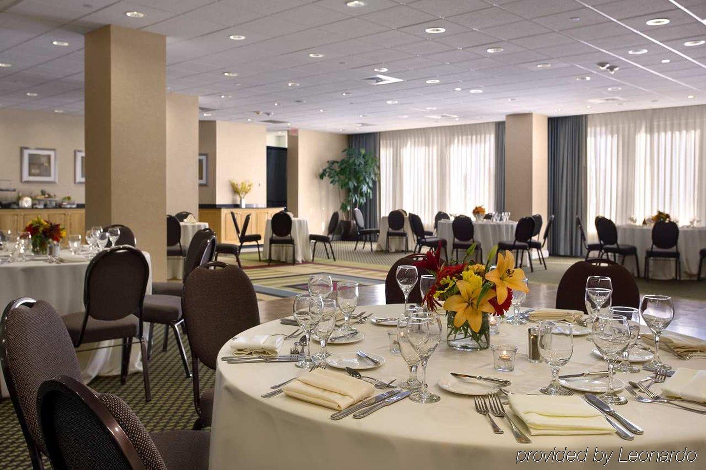Отель Doubletree By Hilton Hartford Downtown Ресторан фото