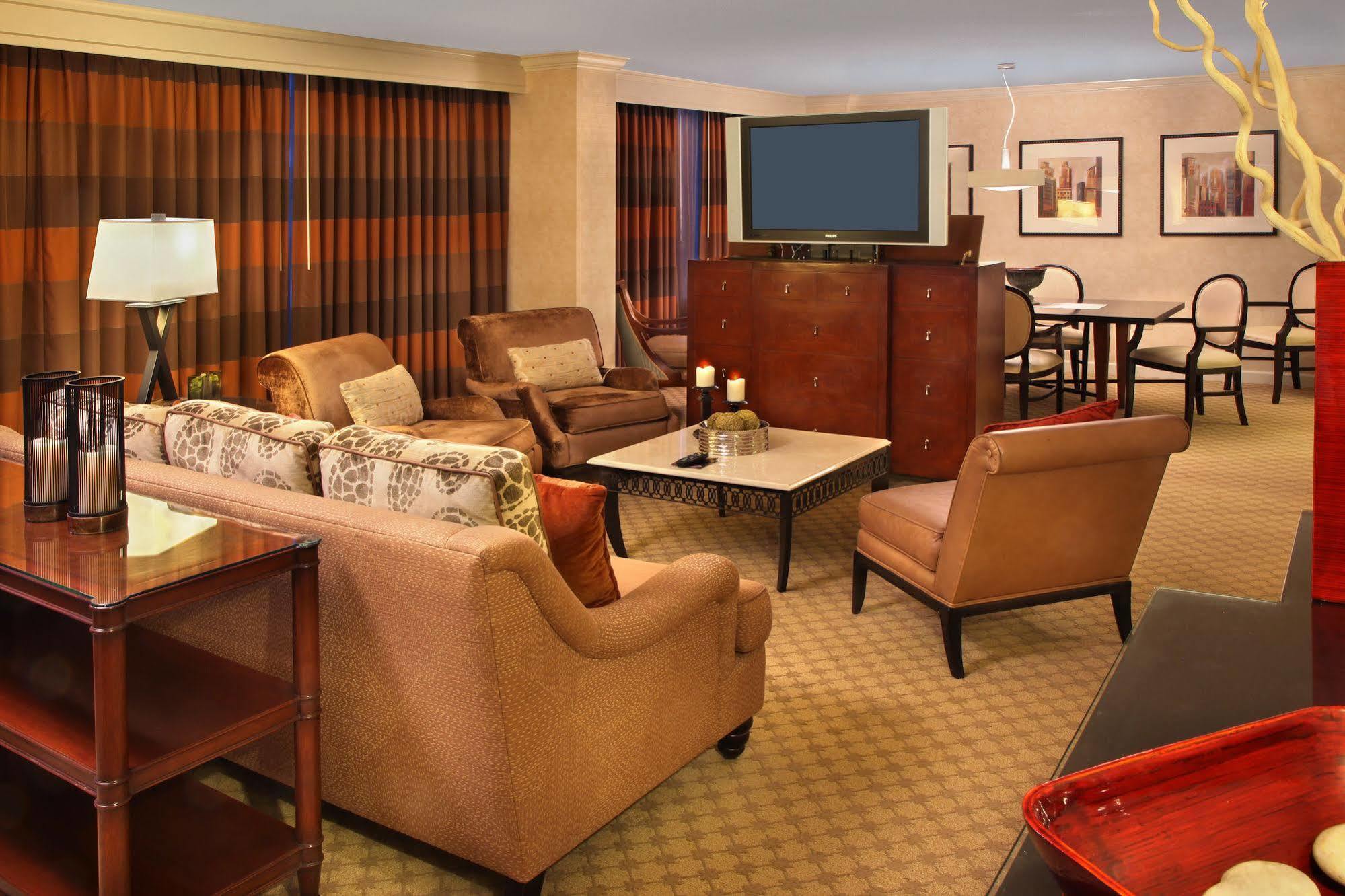 Отель Doubletree By Hilton Hartford Downtown Экстерьер фото